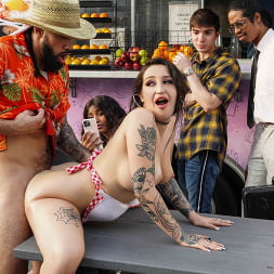 Anna Chambers in Food Truck Serves Big Oily Ass (Photo 1) Anna Chambers in 'Brazzers' Food Truck Serves Big Oily Ass (Thumbnail 1)