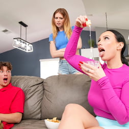 Lucy Foxx en 'Brazzers' A ella le gusta una gran carga (Miniatura 1)