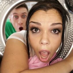 Bridgette B in 'Brazzers' Sticky Situations! The Best Of Getting Stuck (Thumbnail 1)