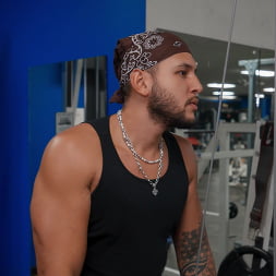 Kali Roses en 'Brazzers' Zorras del gimnasio montan un espectáculo público (Miniatura 4)