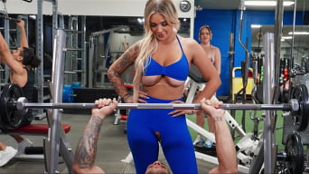 Kali Roses en 'Gym Sluts Put On A Public Show'