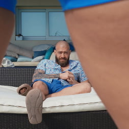 Lula Stocch en 'Brazzers' con la chica de la playa (Miniatura 1)