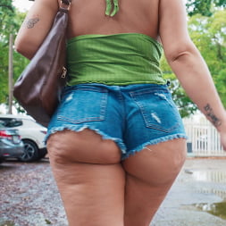 Vivian Taylor in Pick Pocket Goes to Pound Town (Photo 1) Vivian Taylor in 'Brazzers' Pick Pocket Goes to Pound Town (Thumbnail 1)
