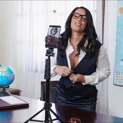 Courtney Tillia en La vida secreta y pervertida de la mente (foto 4) Courtney Tillia en 'Brazzers' La vida secreta y pervertida de la mente (Miniatura 4)