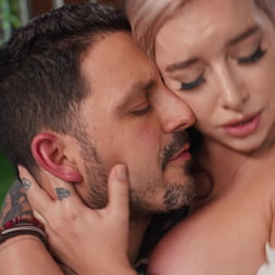 Cubbi Thompson en 'Brazzers' Bossy Bar Wench Serves Pussy (Miniatura 24)
