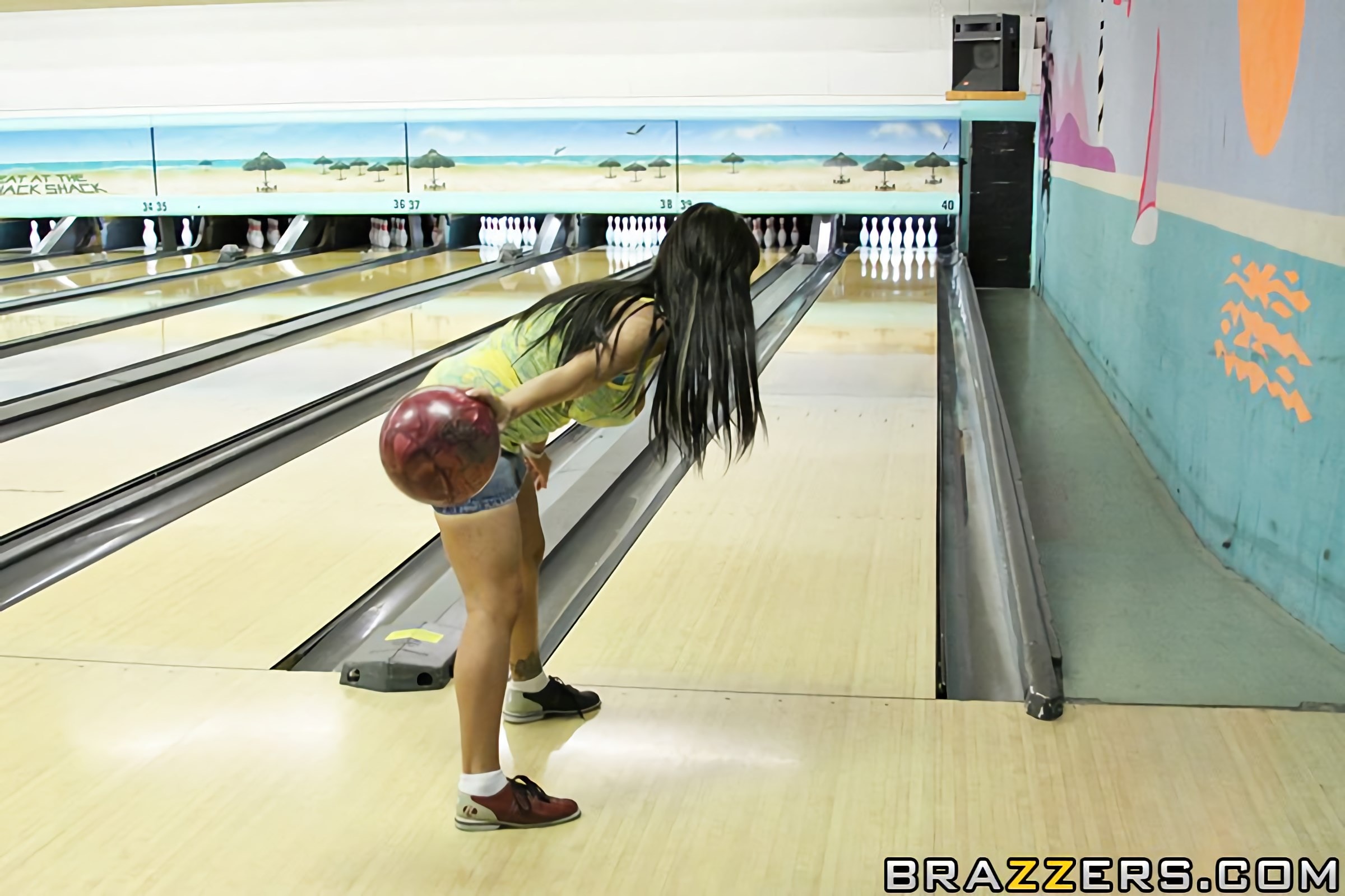 Brazzers 'Apuesta de Bowling para Blow Jobs' protagonizando Claire Dames (foto 6)