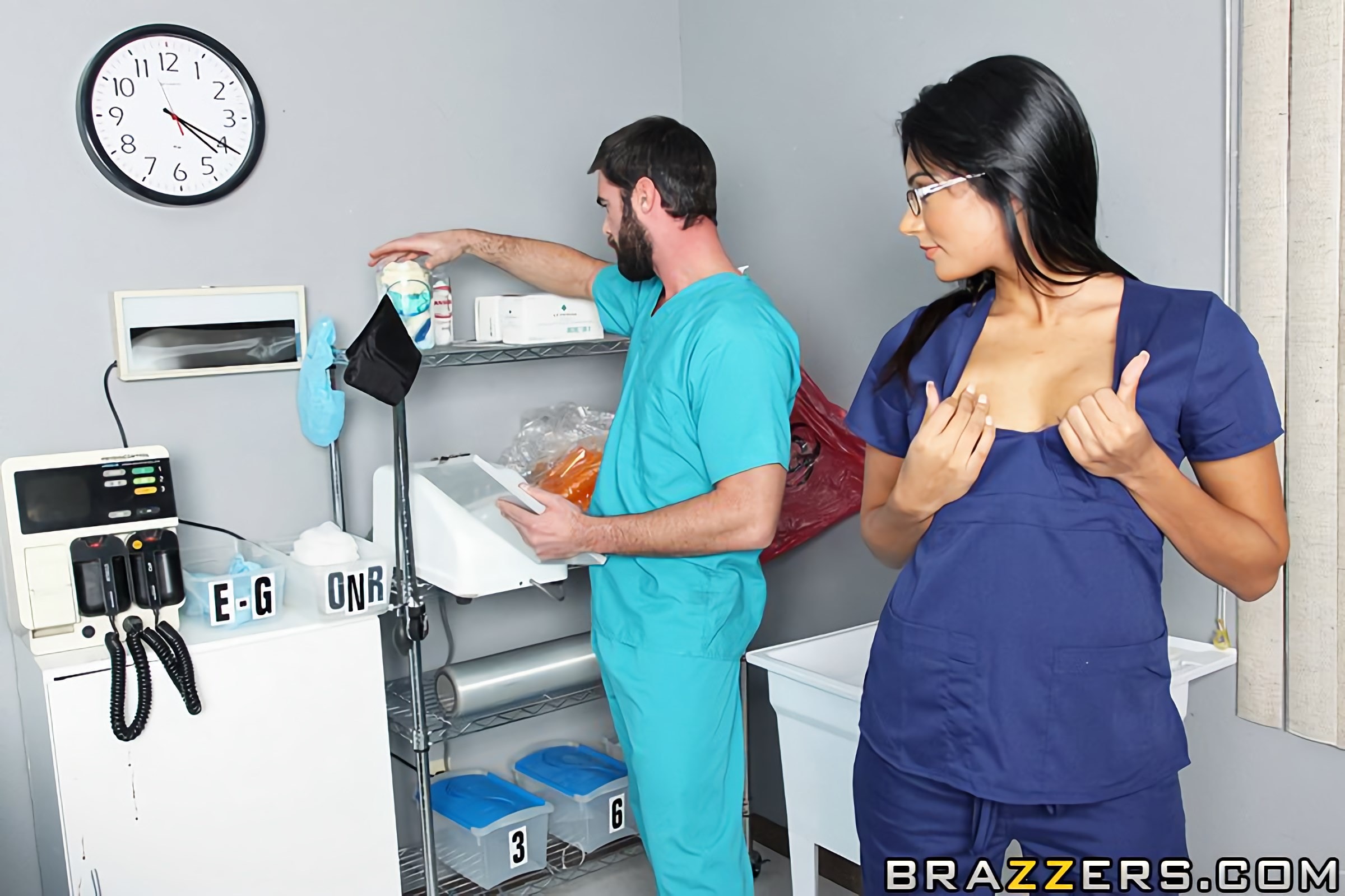Brazzers 'Позвоните мне врач, медсестра' Ролях Shazia Sahari (Фото 5)