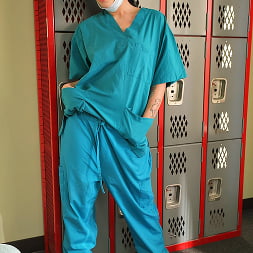 Andy San Dimas В 'Brazzers' Сексуальный врач использует мужчину медсестра (Миниатюру 1)