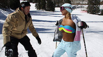 Jessica Nyx In 'Tease auf Skiern'