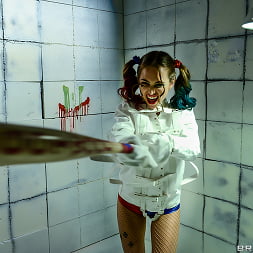 Riley Reid en 'Brazzers' Harley In The Nuthouse (XXX parodia) (Miniatura 1)